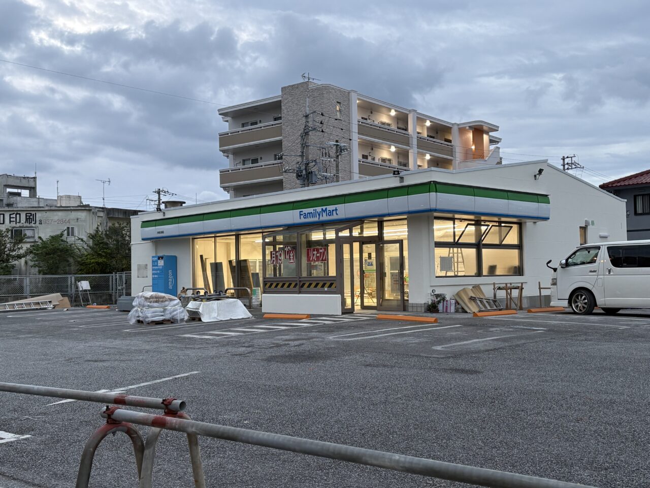 ファミリーマート沖縄泡瀬店